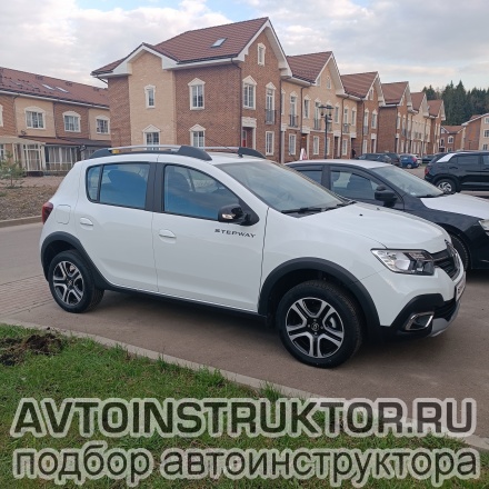 Обучение вождению на автомобиле Renault Sandero