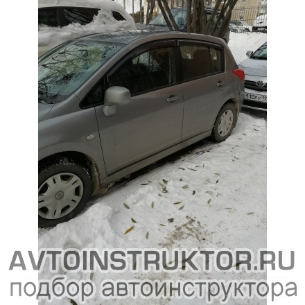 Обучение вождению на автомобиле Nissan Tiida